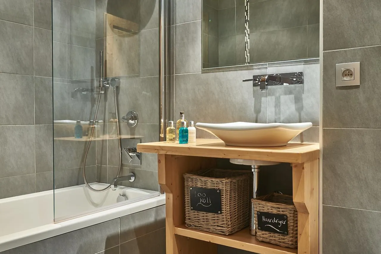 فندق مبيت وإفطار لي جيه Chalet Virolet B&B فرنسا
